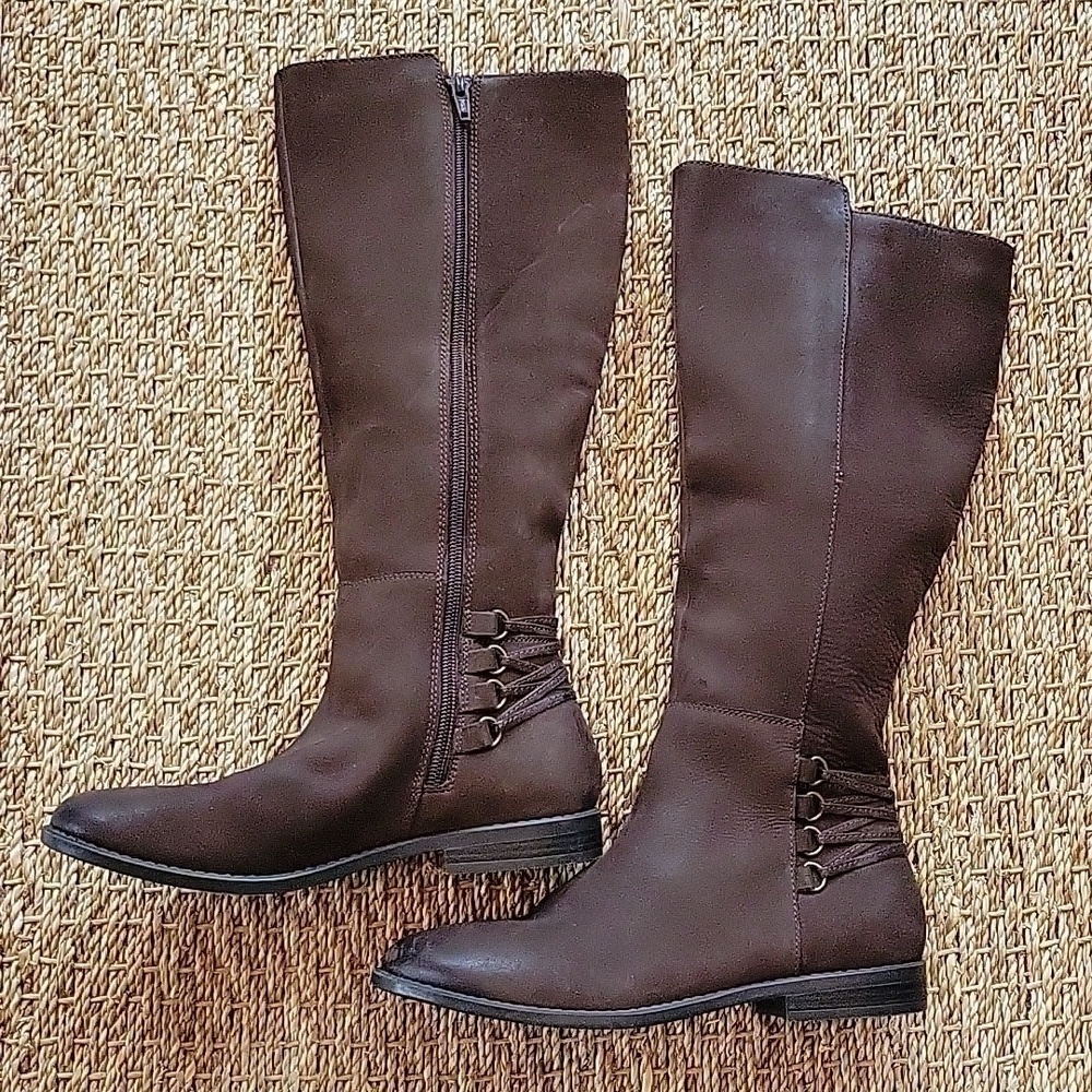 STEVE MADDEN dark brown thigh high boots.  Low heel.  Size is 5.5